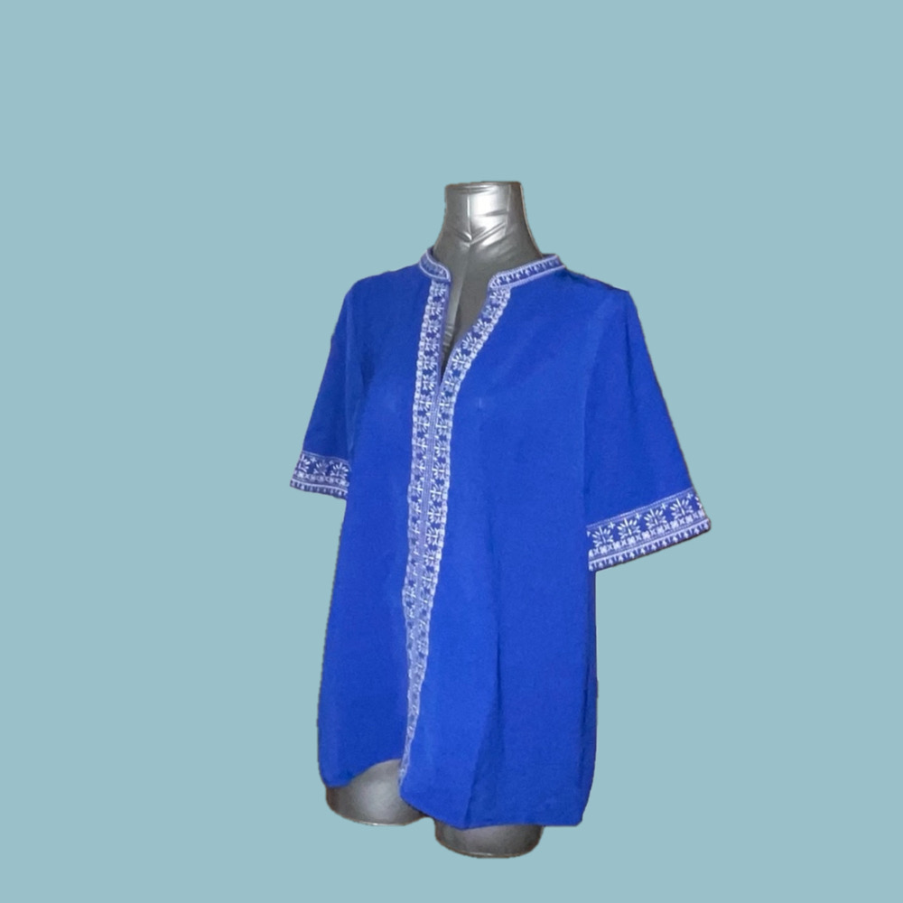 Women's Unbranded Amazon Blouse L Blue White embroidery detail